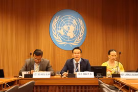 Ambassador Mai Phan Dung (middle), Permanent Representative of Vietnam to the UN, WTO, and other international organisations in Geneva, speaks at a discussion as part of the 57th regular session of the United Nations Human Rights Council (Photo: VNA)