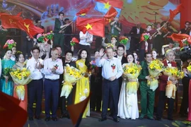 Party General Secretary To Lam, officials, and artists at the music show in Da Nang on March 28 (Photo: VNA)