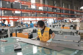 Workers at a factory in Quang Ninh province (Photo: VNA)