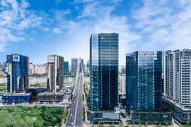 Office buildings in Ho Chi Minh City. Ho Chi Minh City maintains a competitive edge concerning office fit-out costs in the region. (Photo: doanhnghieptiepthi.vn)