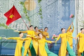An art performance at Vietnamese Cultural Days in Budapest, Hungary. (Photo: VNA)