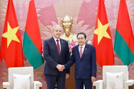 Chairman of the National Assembly Tran Thanh Man (R) shakes hands with Igor Sergeenko, Chairman of the House of Representatives of the NA of Belarus, at their meeting in Hanoi on September 1, 2025. (Photo: VNA)