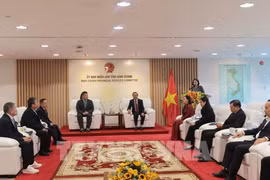 An overview of the working session between Vice Chairman of Binh Duong People’s Committee Bui Minh Thanh and Masashi Suzuki, a member of the Ibaraki Prefectural Assembly and a delegation of Japanese businesses (Photo: VNA)