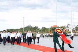 Party General Secretary To Lam pays floral tribute to President Ho Chi Minh at the late leader's monument. (Photo: VNA)