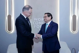 Prime Minister Pham Minh Chinh (R) meets with Polish President Andrzej Duda during the World Economic Forum (WEF)'s 15th annual meeting of the New Champions in Dalian, China, on June 25, 2024. (Photo: VNA)