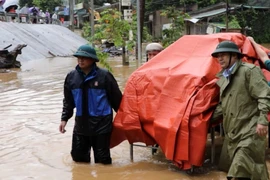 Heavy rains and strong winds from the storm cause flooding and isolating several areas of Thanh Hoa. (Photo: VNA)