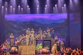 The Military Cheo Theatre’s production General Vo Nguyen Giap portrays the 56 arduous days and nights of courageous struggle by Vietnamese soldiers and civilians. (Photo: VNA) 