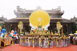 A ritual of Vesak 2025 takes place on May 12, 2025 at Tu Dam pagoda in Hue city.(Photo: VNA)