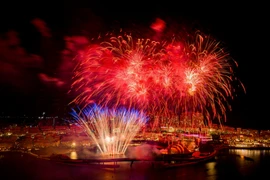 Once reserved for special occasions, Phu Quoc turns fireworks into a nightly rhythm and its "visual signature" as the night falls. (Photo: Sun Group) 