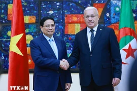 Prime Minister Pham Minh Chinh (left) meets with Brahim Boughali, Speaker of the National People's Assembly (APN) of Algeria (Photo: VNA)