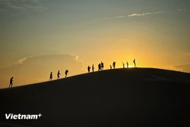 Sand dunes in Mui Ne at sunset. (Photo: VNA)