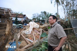 Prime Minister Pham Minh Chinh visits flood-hit Hoa Thinh commune, Dak Lak province. (Photo: VNA)