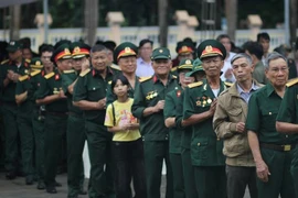Veterans offer incense in memory of their fallen comrades at Duc Co Martyrs’ Cemetery. (Photo: VNA)