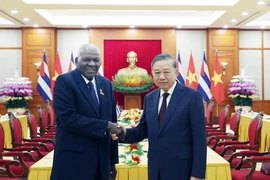 Party General Secretary To Lam receives President of the National Assembly of People’s Power and President of the Council of the State of Cuba, Esteban Lazo Hernández (Photo: VNA) 