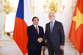 Prime Minister Pham Minh Chinh (L) and President of the Czech Republic Petr Pavel (Photo: VNA)