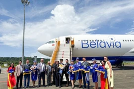 Passengers boarding the first flight on the Minsk – Phu Quoc route operated by Belavia Belarusian Airlines land at Phu Quoc International Airport on October 12. (Photo: VNA)