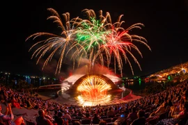 These nightly fireworks extravaganzas have become a signature experience for visitors on the Pearl Island (Photo: Sun Group)