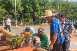 Construction has begun on a stilt house at a memorial site dedicated to President Ho Chi Minh in Udon Thani province, northeastern Thailand. (Photo: VNA)