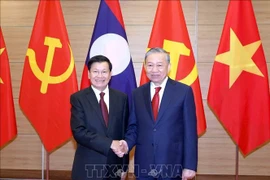 General Secretary of the Communist Party of Vietnam To Lam (right) and General Secretary of the Lao People’s Revolutionary Party and President of Laos Thongloun Sisoulith at a meeting during the Lao leader's visit to Vietnam. (Photo: VNA)