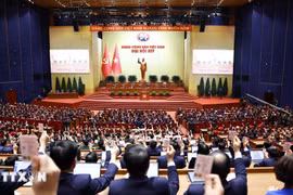 Delegates vote to adopt the resolution of the 14th National Congress of the Communist Party of Vietnam. (Photo: VNA)