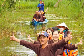 Tourists visit an eco-tourism site in the U Minh Ha forest in Ca Mau province (Photo: VNA)