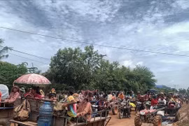 Residents evacuates from Cambodia’s Oddar Meanchey province amid border tensions with Thailand on July 24, 2025. (Photo: Xinhua/VNA)