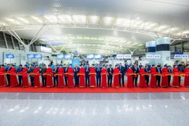 Delegates cut a ribbon to inaugurate the expanded Terminal T2 at Noi Bai International Airport in Hanoi on December 19, 2025. (Photo: VNA) 