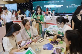 Tourism businesses participate in meetings, information exchange, and cooperation connections at MICE EXPO 2025. (Photo: VNA)