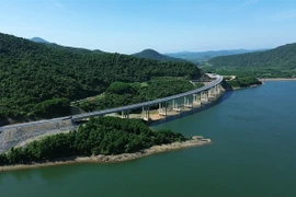 A section of the Vung Ang–Bung Expressway running along the coast, part of the larger North–South Expressway. (Photo: VNA)