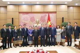 NA Chairman Tran Thanh Man (sixth from left), President of the State Audit Organisation of Laos Viengthavisone Thephachanh (seventh from left), and officials of the two countries at the reception on July 17 (Photo: VNA)
