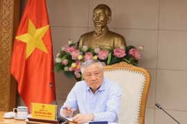Standing Deputy Prime Minister Nguyen Hoa Binh chairs the working session of Steering Committee 751 on September 5. (Photo: VNA)