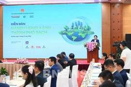 At the Hanoi forum on green energy and clean city development on November 7 (Photo: VNA)