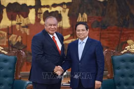 Prime Minister Pham Minh Chinh (R) receives Minister of Foreign Affairs and Cooperation of Timor-Leste Bendito dos Santos Freitas in Hanoi on September 16, 2025. (Photo: VNA)