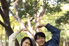 Korean actor Jung Il-woo (R) and Vietnamese actress Juliet Bao Ngoc in the film (Photo: CGV)