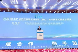 Wu Weihua, vice chairman of the Standing Committee of the 14th National People's Congress of China, speaks at the forum. (Photo: VNA)