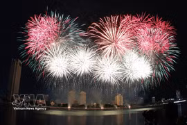 The fireworks display by the Portuguese team at the final night of the Da Nang International Fireworks Festival (DIFF) 2026 on July 11, 2026. The Portuguese team claims the championship title. (Photo: VNA)