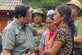 Prime Minister Pham Minh Chinh visits a community affected by recent natural disasters in the northern province of Dien Bien. (Photo: VNA)