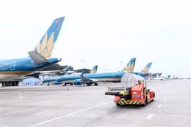 Vietnam Airlines plans to issue 900 million shares to existing shareholders to raise 9 trillion VND. (Photo: VNA)