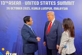 Prime Minister Pham Minh Chinh (L) and US President Donald Trump (Photo: VNA)