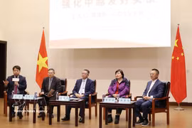 Experts and scholars at the press conference (Photo: VNA)