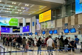 Noi Bai International Airport is expected to serve 108,000 passengers, including 44,000 international passengers, on peak day of the April 30-May 1 holiday. (Photo: VNA)