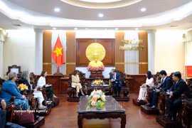 The meeting between leaders of Can Tho city and an Australian delegation led by Minister for International Development, Minister for Small Business and Minister for Multicultural Affairs MP Anne Aly on July 29. (Photo: VNA)