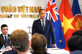 Vietnamese Ambassador to New Zealand Phan Minh Giang congratulates NZMAM 2026 on its great success. (Photo: VNA)