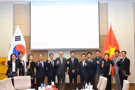 Delegates at the signing ceremony (Photo: VNA)