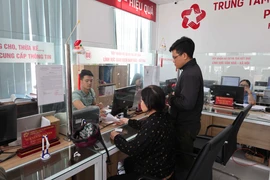 Processing administrative requests at Bao Loc ward's Public Service Centre, Lam Dong province (Photo: VNA)