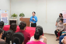 Nguyen Kim Loan (in blue shirt) Vice Chairwoman of the Ho Chi Minh City Federation of Labour, visits and encourages female workers to participate in the health care programme (Photo: VNA)