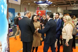 On the sidelines of the HOLIDAY & SPA EXPO 2026, Vietnamese Ambassador to Bulgaria Nguyen Thi Minh Nguyet met with Bulgarian Minister of Tourism Miroslav Borshosh. (Photo: VNA)