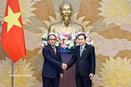 Chairman of the National Assembly Tran Thanh Man (right) receives Attorney General of Malaysia Tan Sri Mohd Dusuki Mokhtar in Hanoi on July 7. (Photo: VNA)