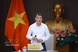 Prime Minister Le Minh Hung speaks at the working session (Photo: VNA)