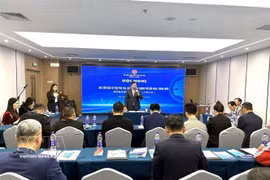 Chairman of the Phu Tho provincial People’s Committee Tran Duy Dong introduces the province’s potential and advantages to Chinese businesses in Beijing. (Photo: VNA)